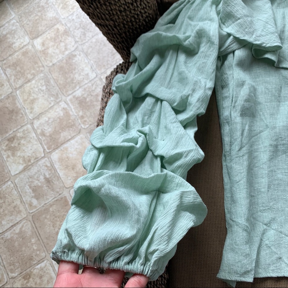 Doe & Rae Ruffled Off-Shoulder Top - Picture 4 of 8